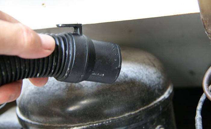 Hút bụi thường xuyên cho hệ thống phía sau tủ lạnh